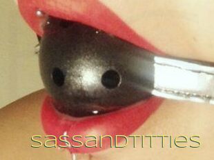 Sassandtitties